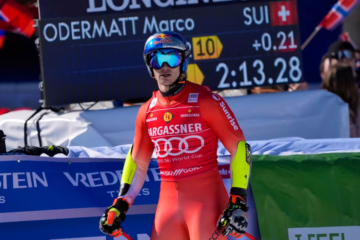 Lucas Braathen dans la zone d'arrivée après sa victoire en slalom géant