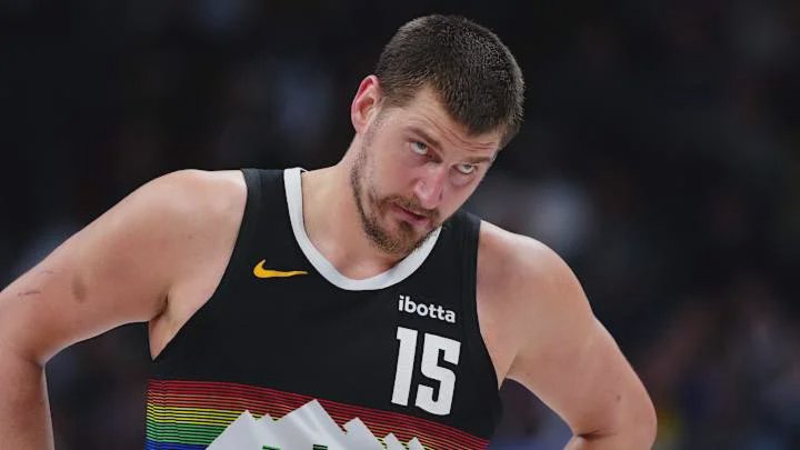 نيكولا جوكيتش وجمال موراي يحتفلان خلال مباراة ناغتس ضد مافيريكس