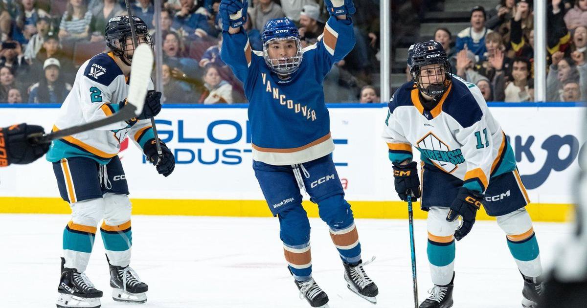 Vancouver Goldeneyes players celebrate a goal during their 5-2 victory over the New York Sirens