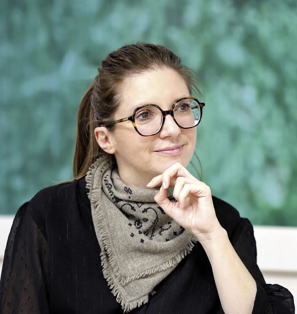 أورور بيرجيه خلال مؤتمر صحفي