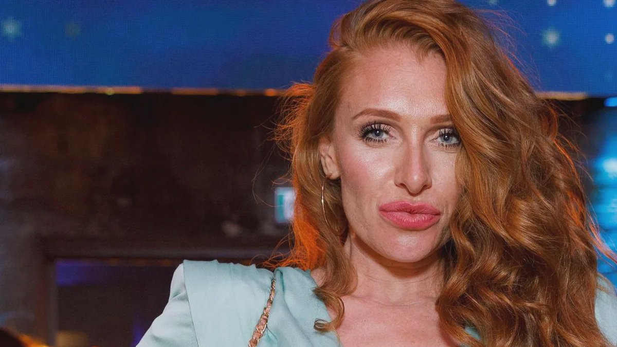 Georgina Fleur, Siegerin des Dschungelcamps 2024, lächelt in die Kamera