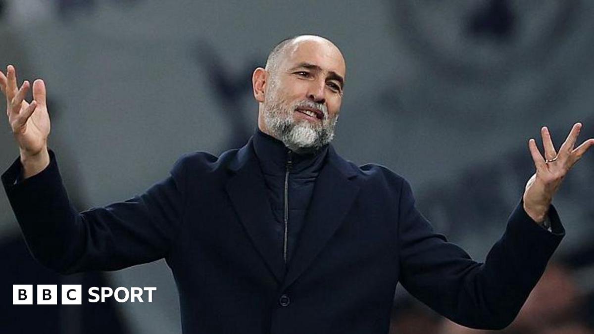 Tottenham players celebrate their victory against Crystal Palace