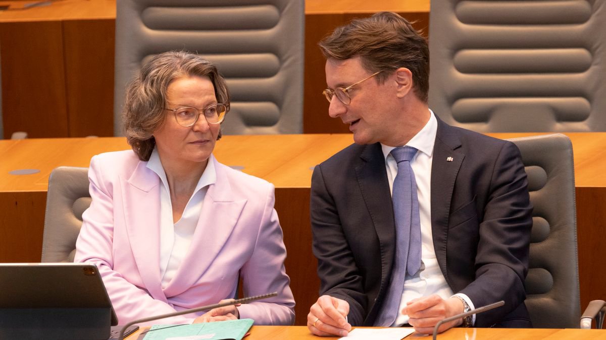 Ina Scharrenbach Nordrhein-Westfalenin osavaltiopäivillä