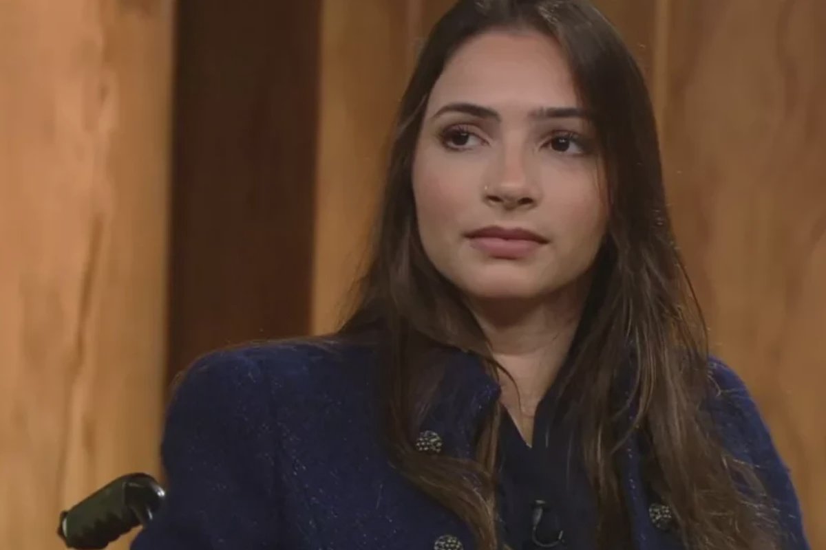 Former gymnast Lais Souza appears standing in new photo