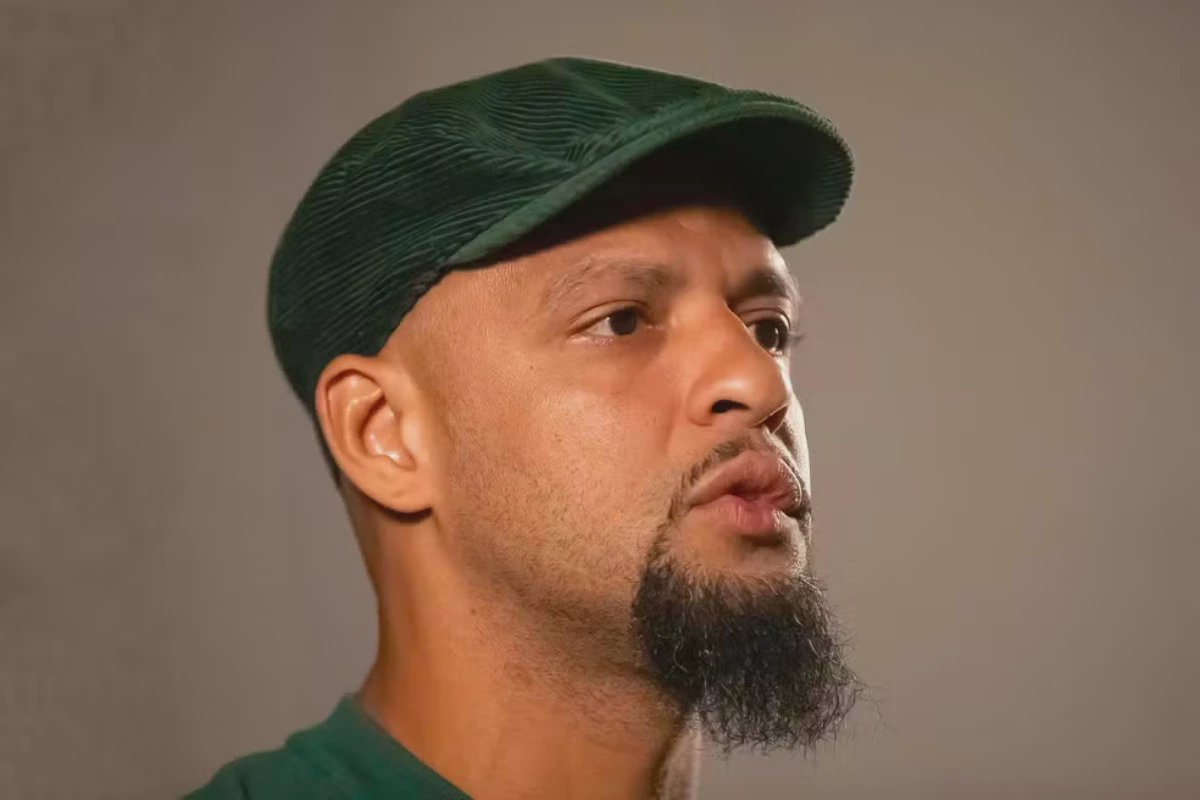 Felipe Melo in un momento di tensione durante la lite con gli operai a Barra