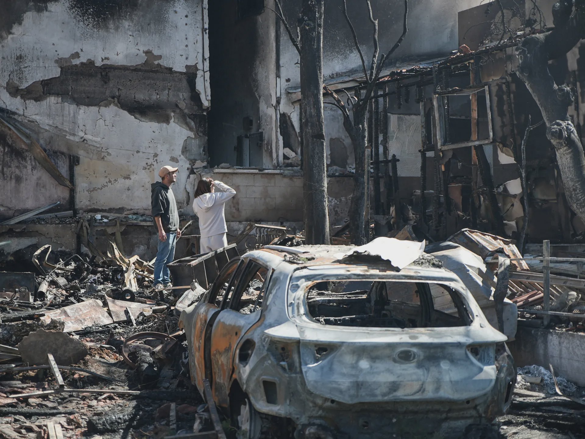 Explosies in de lucht boven Teheran 's nachts na Israëlische aanval