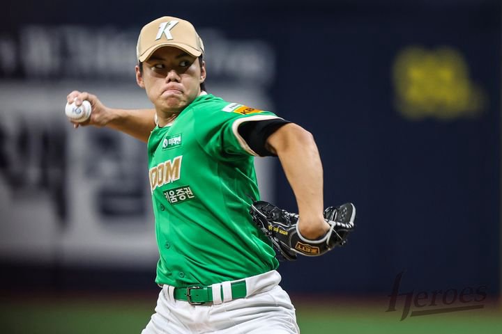 Bae Dong-hyun captured during a game