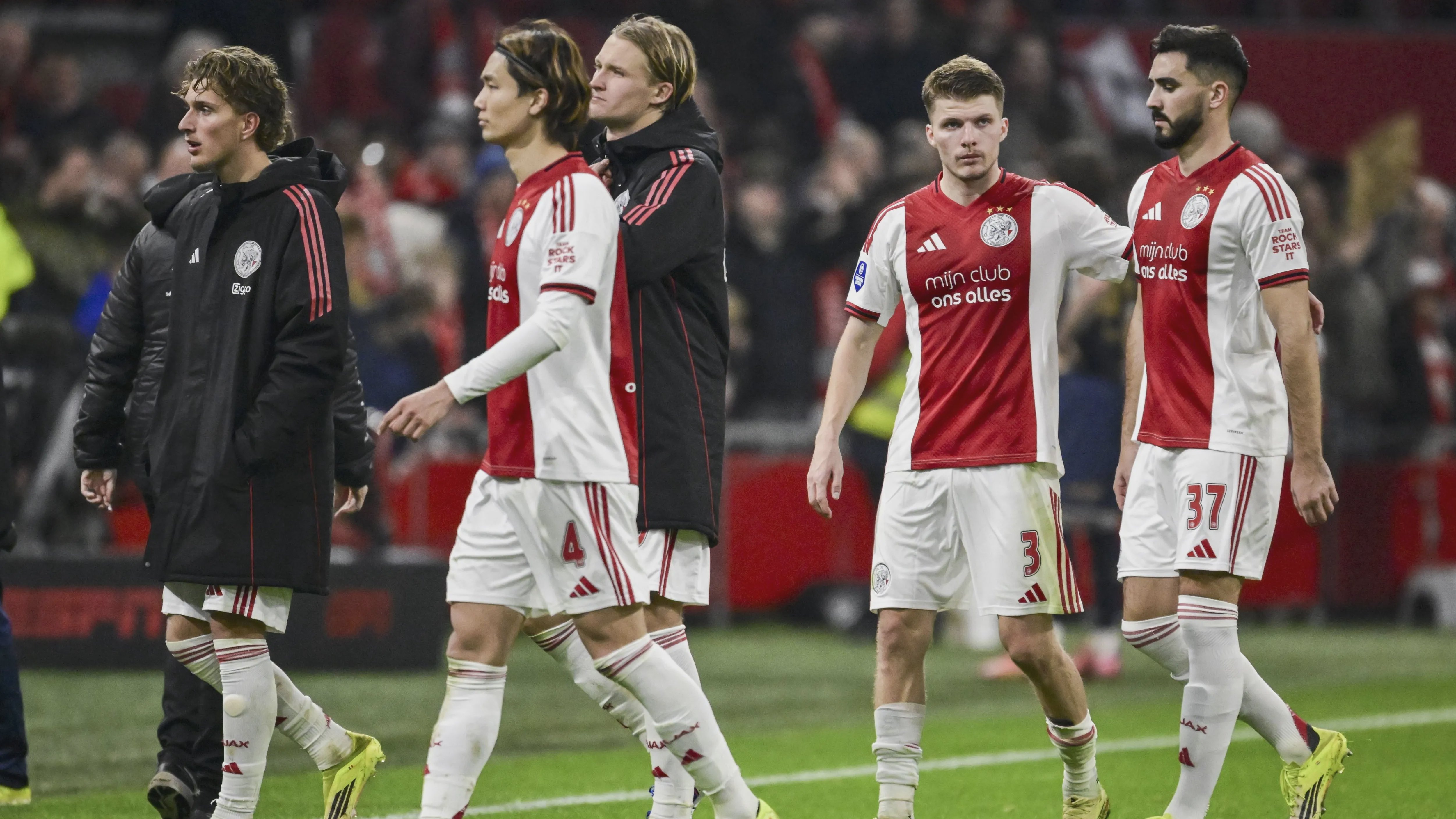 كو إيتاكورا خلال تدريبات أياكس