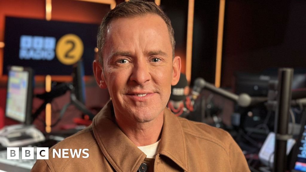 Scott Mills 的 BBC 宣傳照