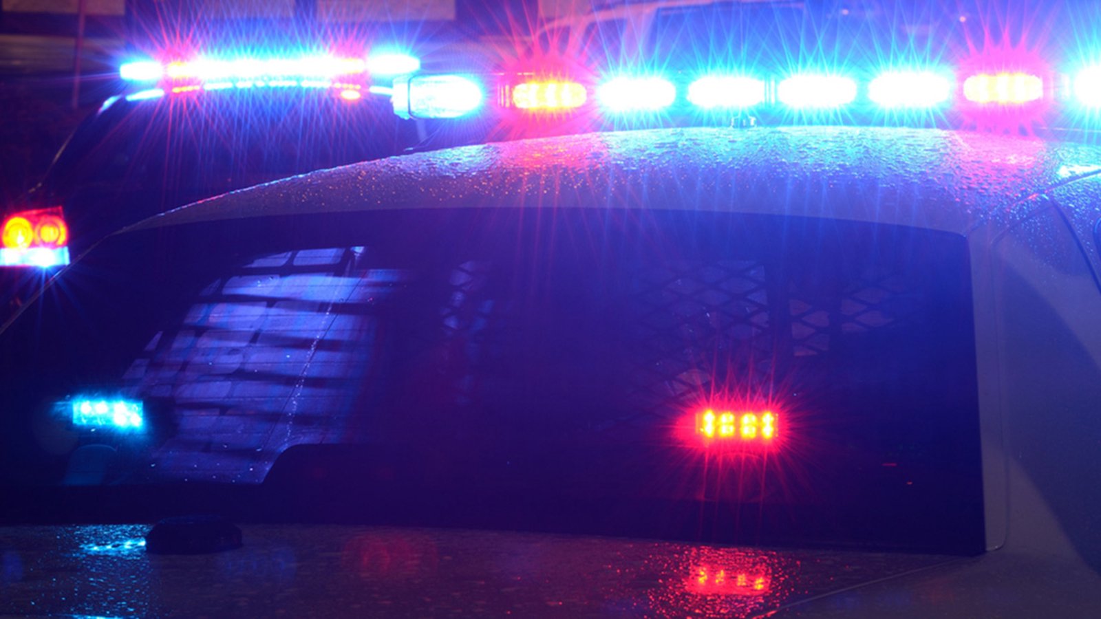 Polizeilichter in der Nacht