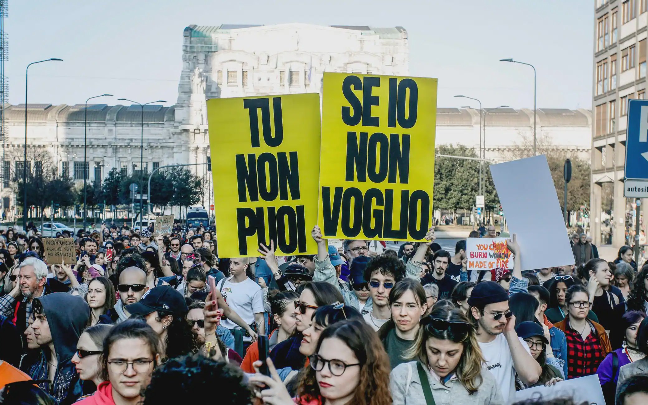 مسيرة الثامن من مارس في ميلانو