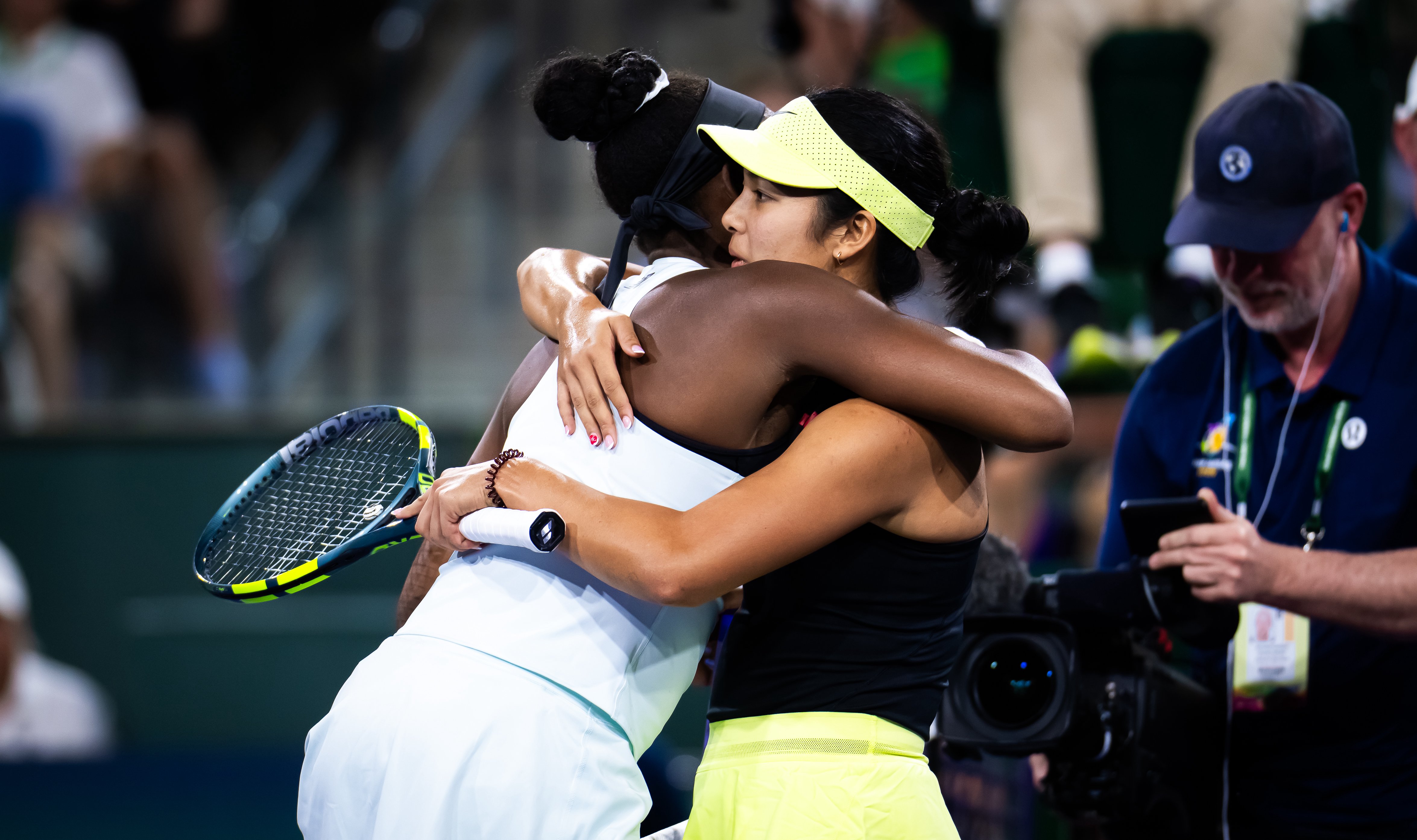 Alexandra Eala und Coco Gauff bei den BNP Paribas Open 2026