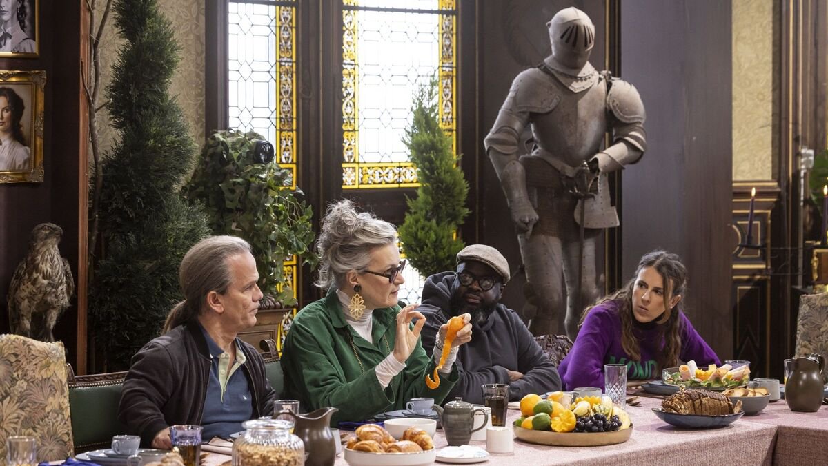 Les candidats de l'émission Les Traîtres lors d'une épreuve