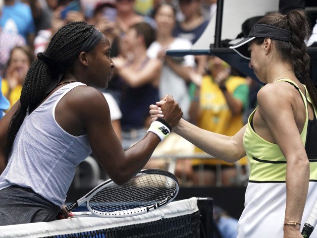 Sorana Cîrstea comemorando um ponto no Miami Open