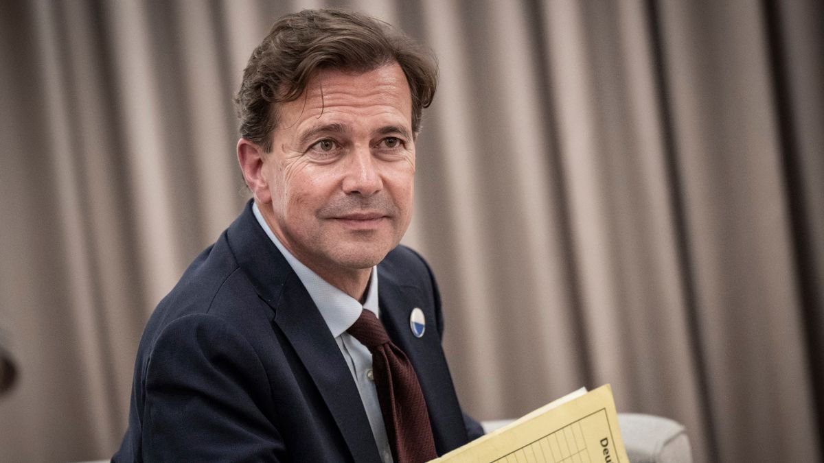 Steffen Seibert, den tyske ambassadören i Israel, står i centrum för diplomatiska spänningar