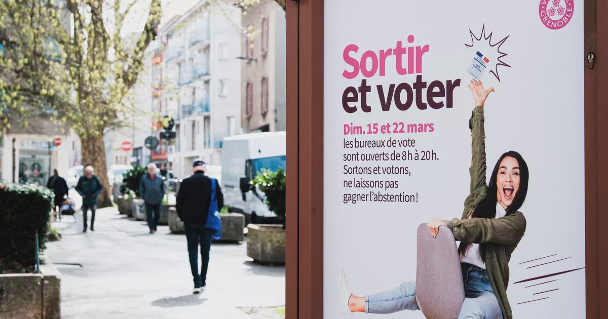 Mireille Damiano meeting with residents