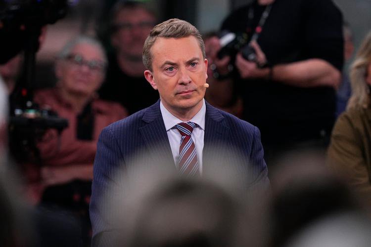 Six party leaders at a election rally in Brande