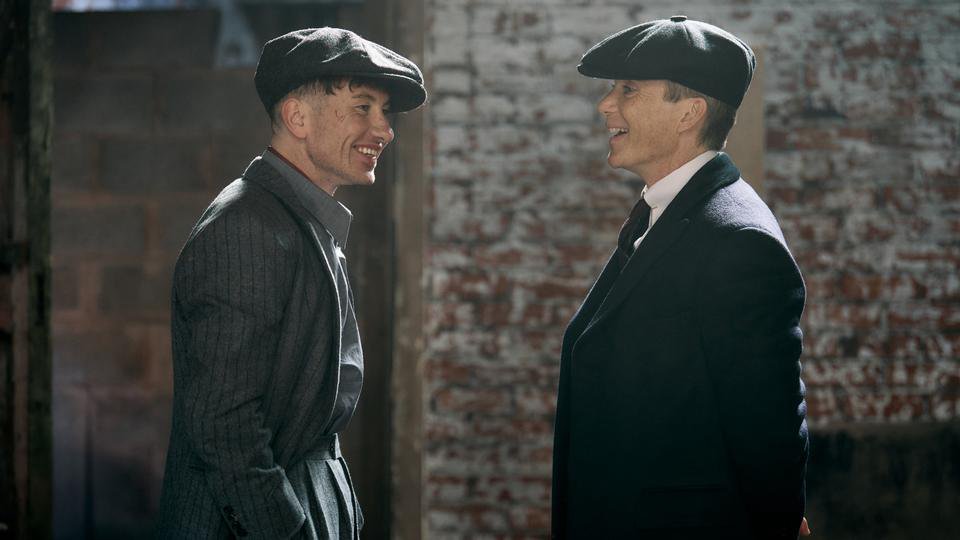 Cillian Murphy og Barry Keoghan på settet af Peaky Blinders-filmen