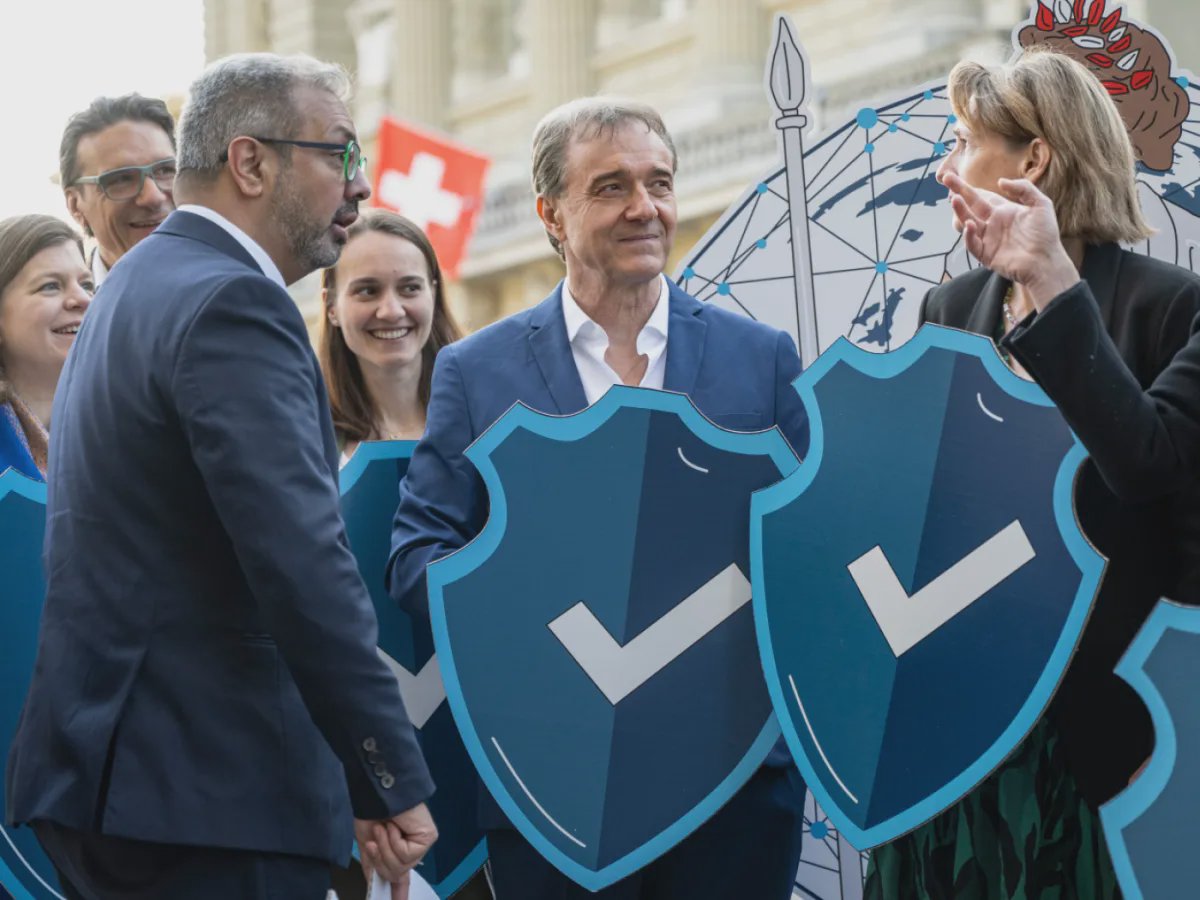 Guido Fluri at a press conference launching the popular initiative