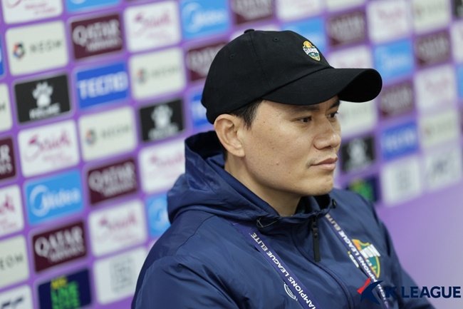 Machida Zelvian pelaajat juhlivat voittoa Gangwon FC:tä vastaan AFC Mestarien liigassa