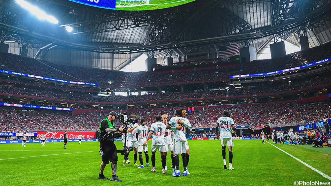 Punaiset Paholaiset toiminnassa harjoitusottelussa Yhdysvaltoja vastaan