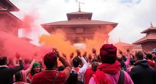 Por qué Kathmandu es tendencia: Del Holi en Nepal a la campaña 'Casi Me Arrepiento de Todo' de KMD Brands
