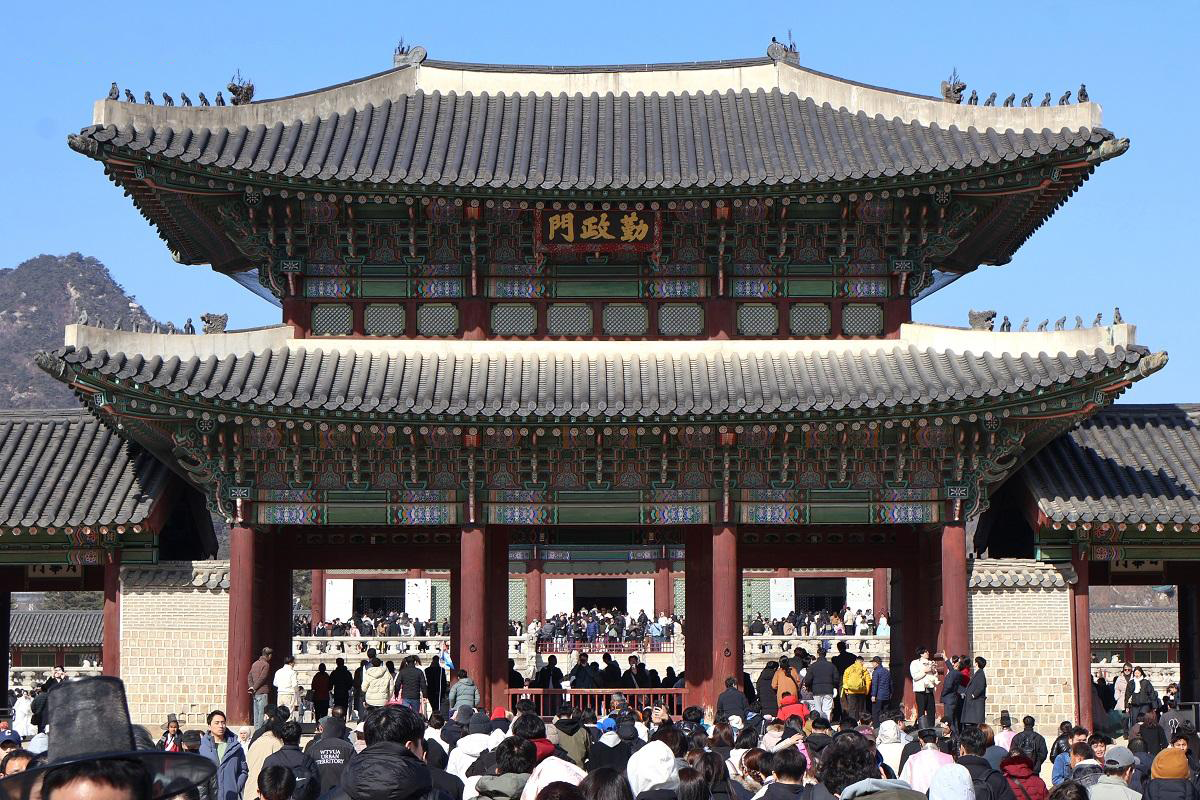 Gwanghwamun Square's 'Private Sector Opening' After 20 Years: Why Did Governance Fail?