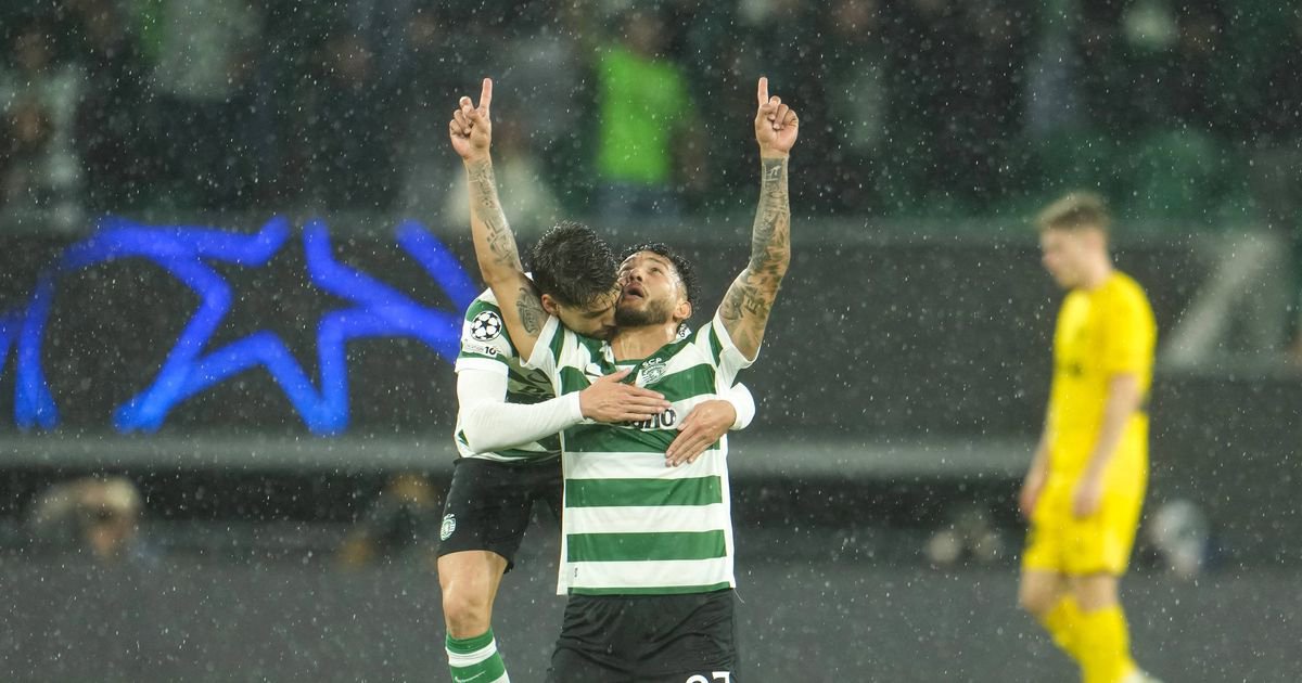 Spieler von Sporting Lissabon jubeln über ein Tor