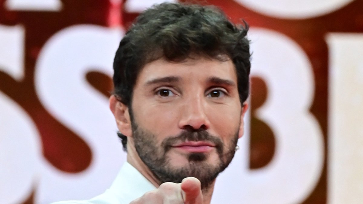 La concorrente Stefania durante la puntata record di Affari Tuoi