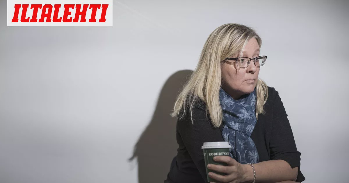 Tytti Tuppurainen en la tribuna de oradores