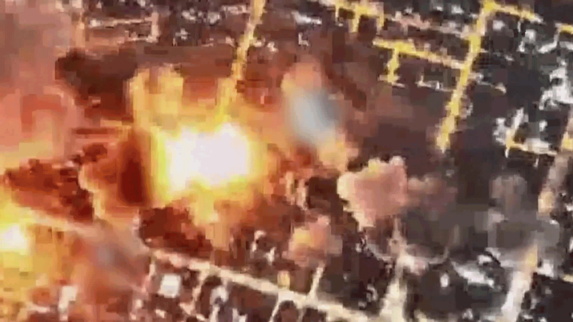 Einsatzkräfte untersuchen Gebiet nach einem Streubombenangriff