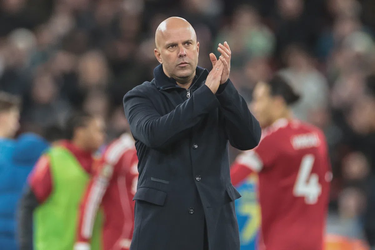 ¿Arne Slot y Ajax en conversaciones?