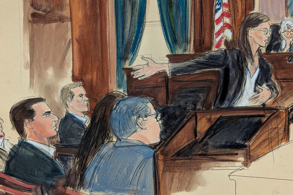 뉴욕 법원 건물을 나서는 탈 알렉산더