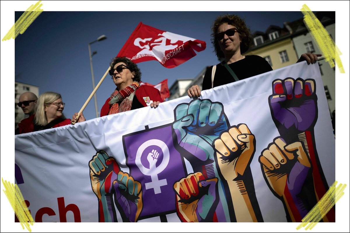 Women demonstrating on March 8th in Vienna