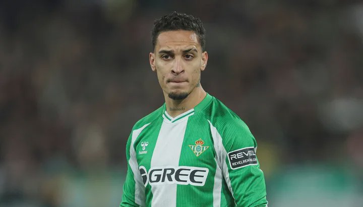 Antony in action for Real Betis