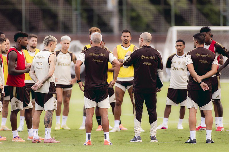 Leila Pereira während eines Interviews