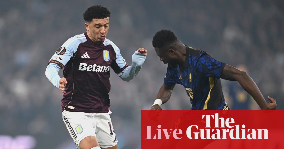 Festeggiamenti dell'Aston Villa nella partita di Europa League contro il Lilla