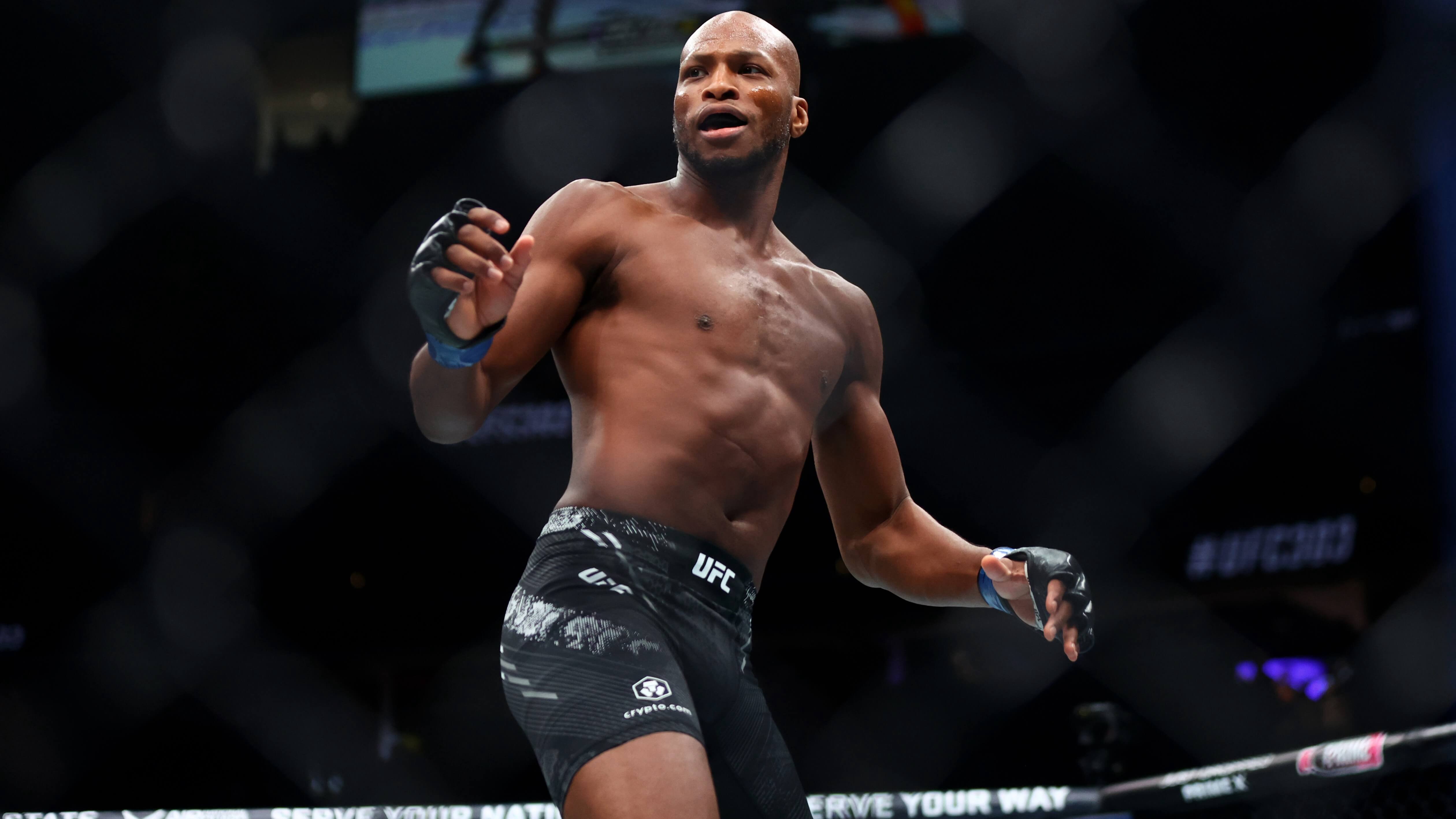 Michael Page en la jaula de UFC