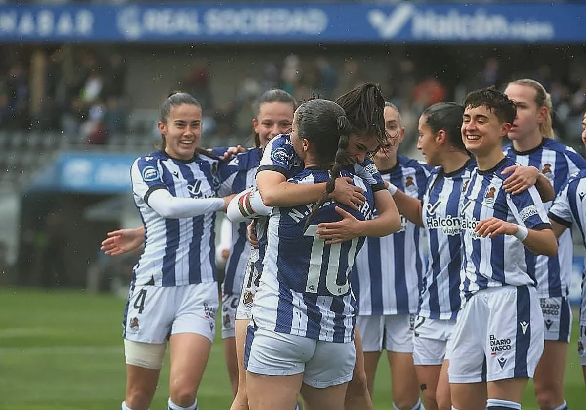 Spielszene zwischen der Real Sociedad und DUX Logroño in Zubieta