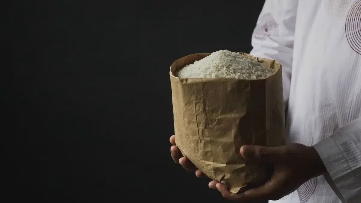 Matpaket för zakat al-fitr-välgörenhet förbereds under ramadan