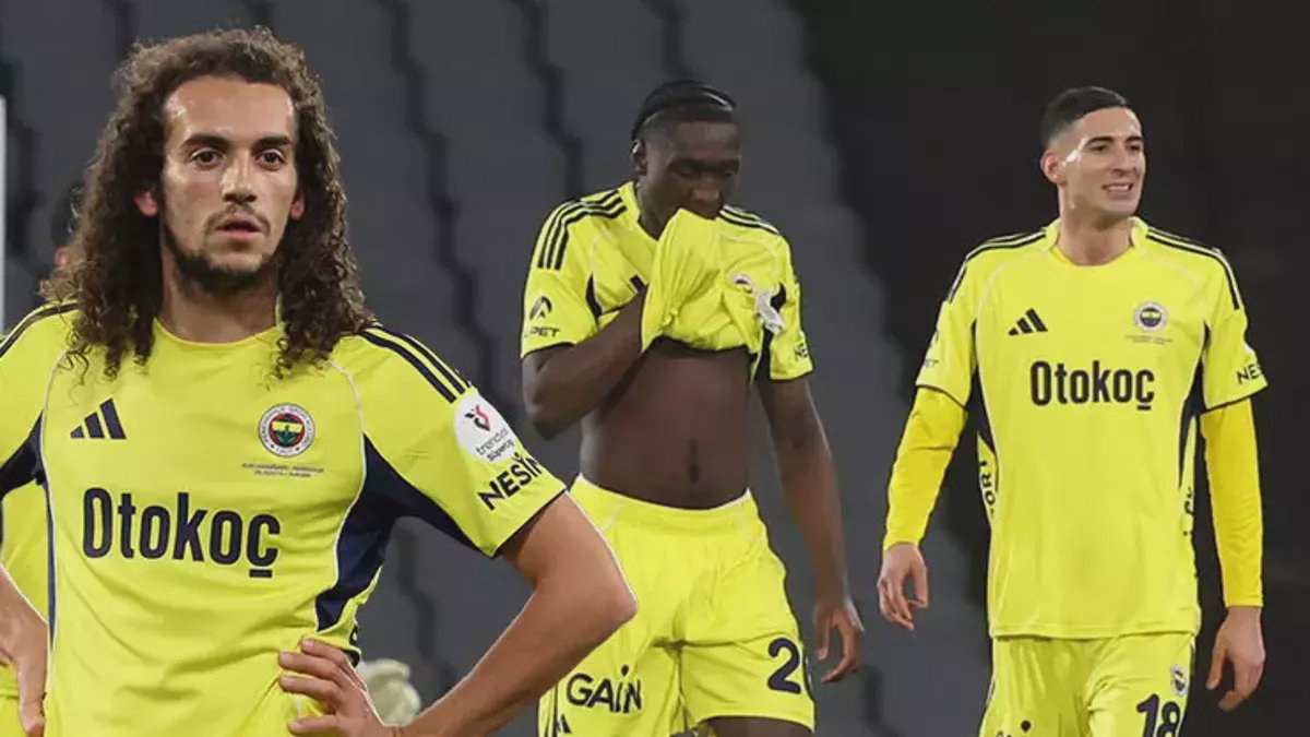 Fenerbahçe players celebrating