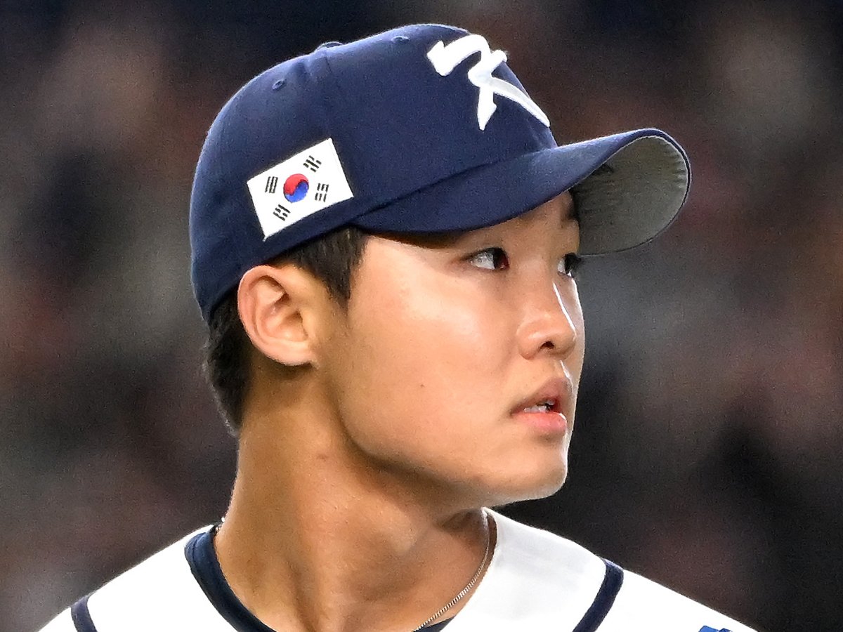 Ryu Hyun-jin ser fokuseret ud under træning