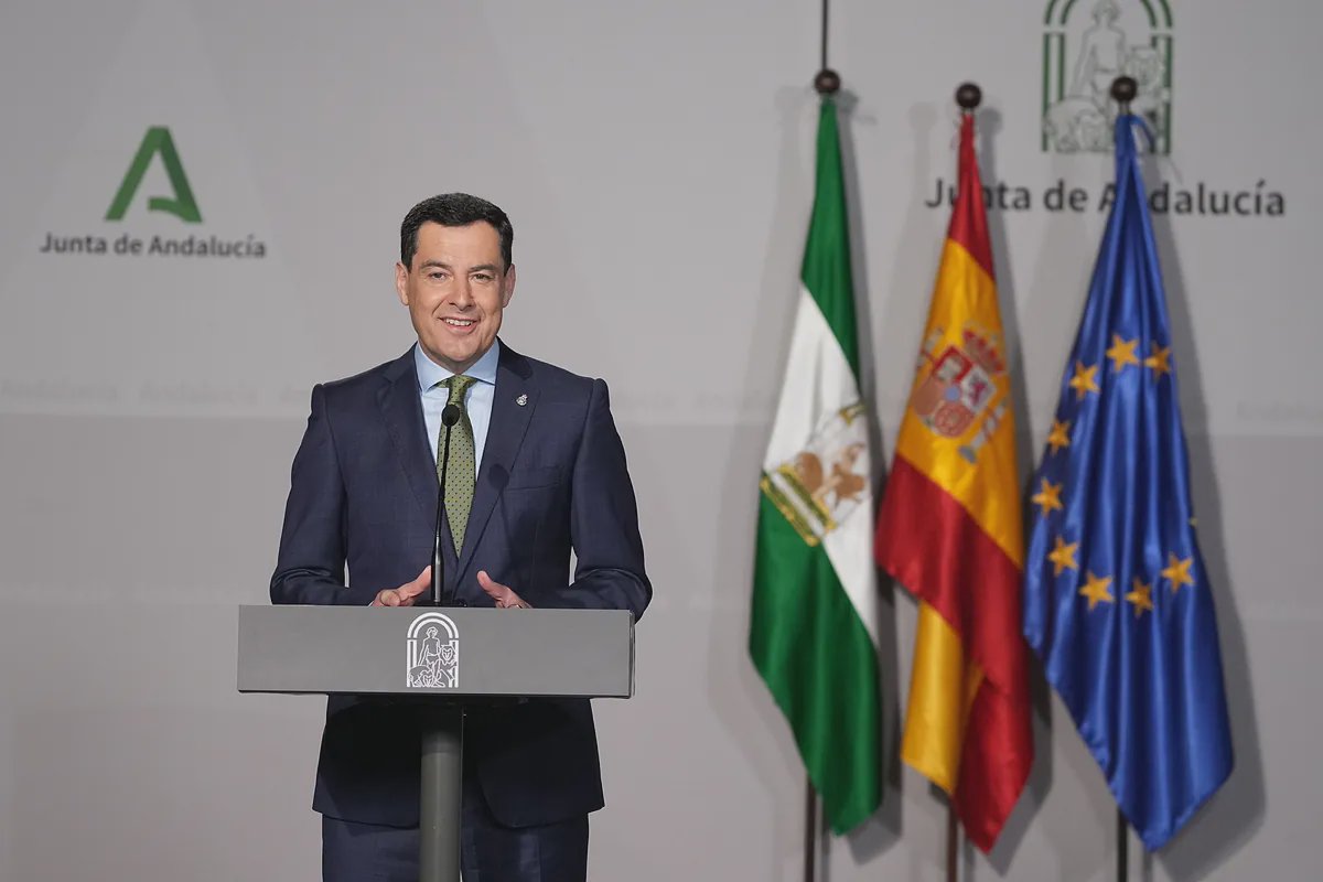 Juanma Moreno en el Parlamento andaluz