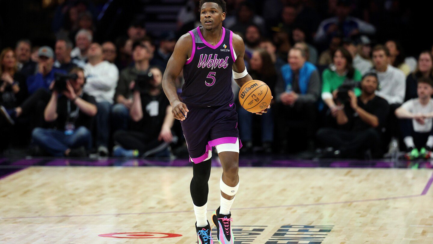 لقطة من مباراة ليكرز وتيمبروولفز