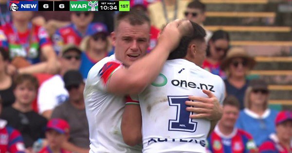 Jackson Ford segna una meta per i Warriors