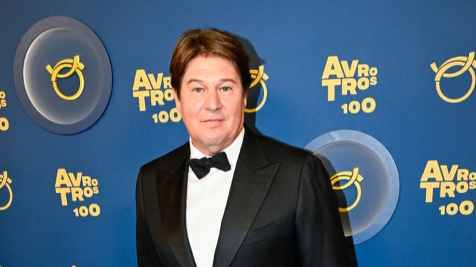 Martijn Krabbé smiling in a television studio