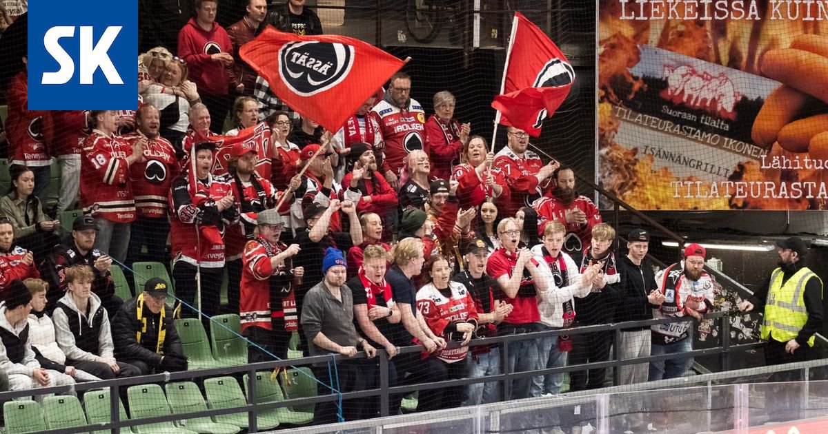 أجواء أطول مباراة في الدوري الفنلندي لهوكي الجليد