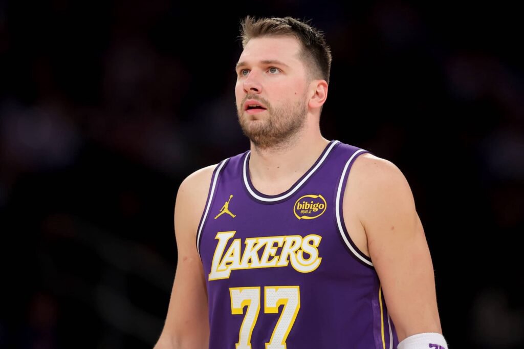 盧卡當錫慶祝協助湖人擊敗金塊