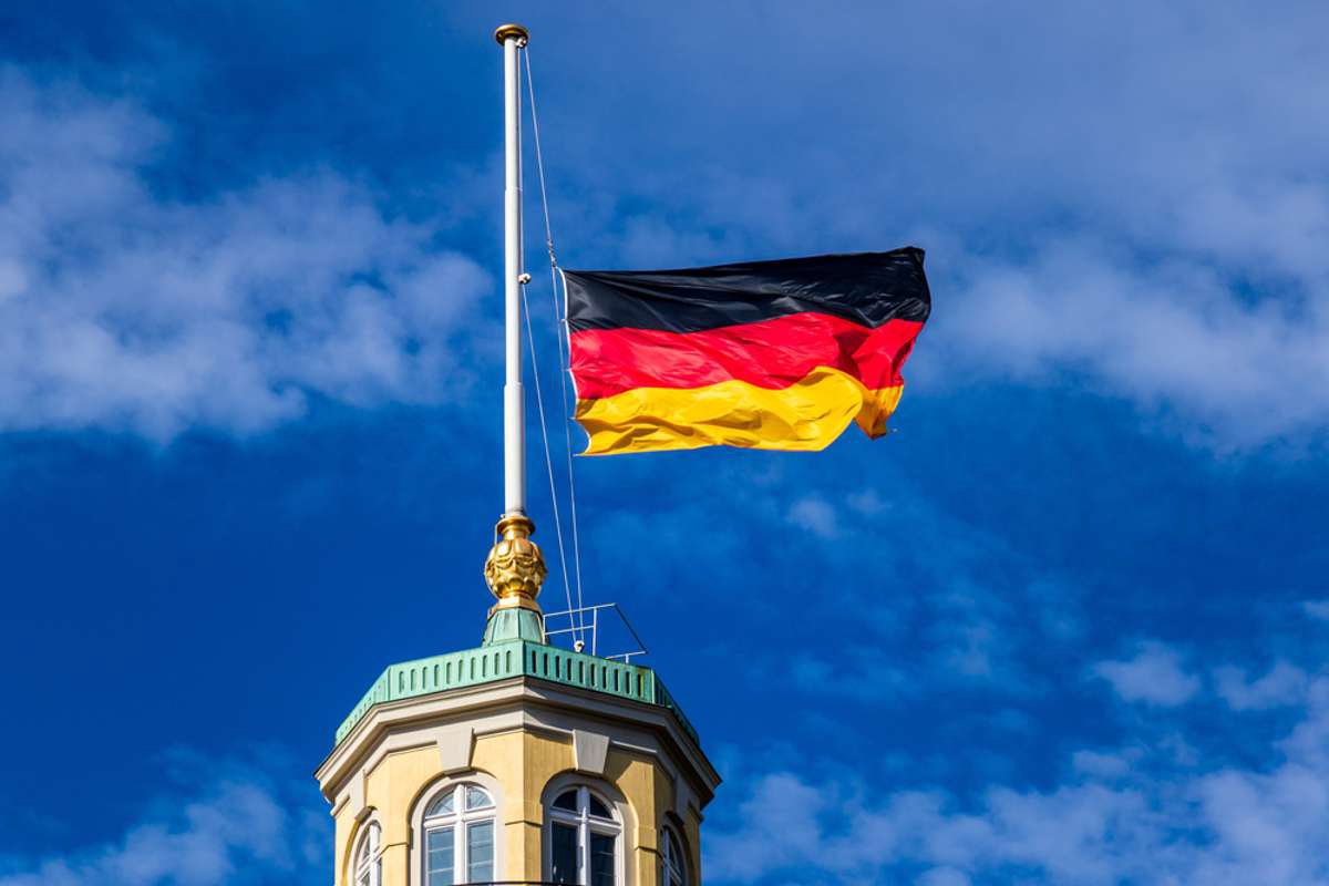 Halv stång framför Stuttgarts rådhus den 11 mars