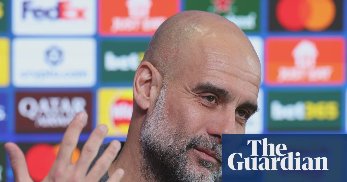 Pep Guardiola langs de lijn tijdens een Champions League-wedstrijd